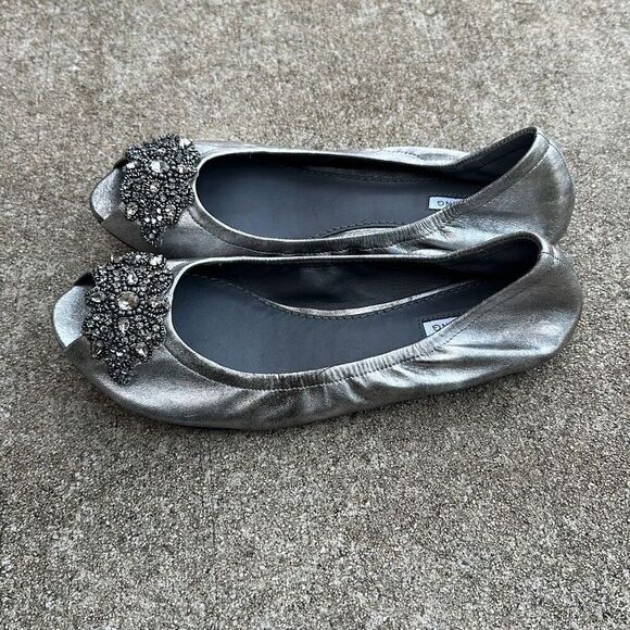 Vera Wang Silver Leather Open Toe Flats Shoes Women’s Size 6.5 - Picture 5 of 9